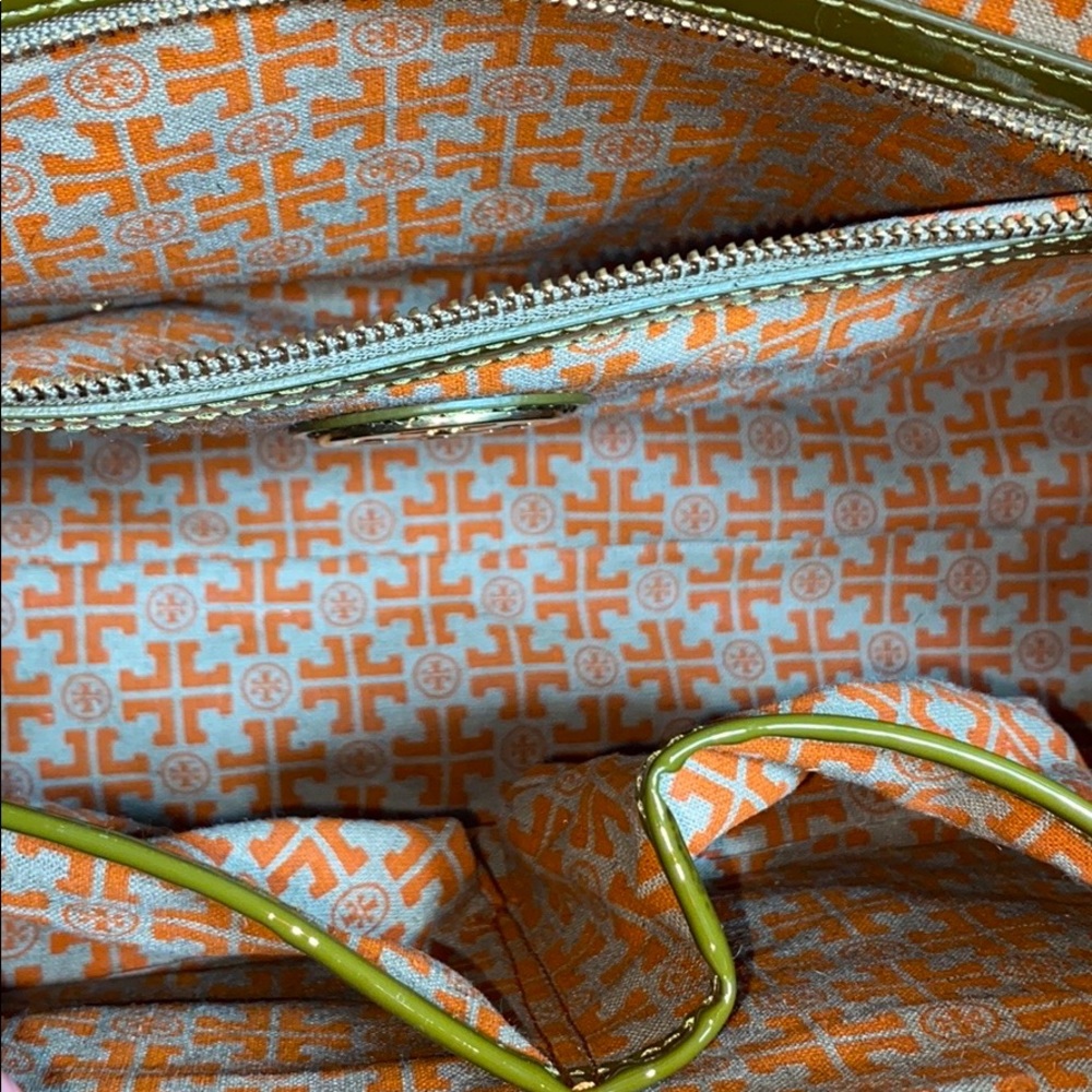 Sold 🤗Tory burch patent leather tote - Picture 10 of 16